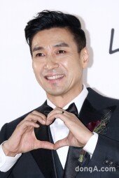 [동아포토]신성우 '드디어 장가갑니다!'