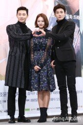 [동아포토]박서준-고아라-박형식 '질투를 부르는 업무환경'