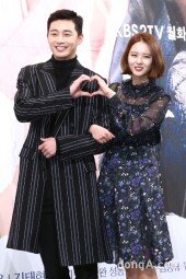 [동아포토]박서준-고아라 '보기만 해도 달달한 투샷'