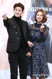 [동아포토]'화랑' 박형식-고아라, 하트하트해