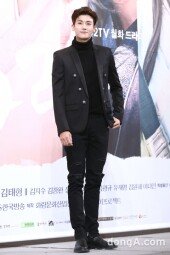 [동아포토]박형식 '올블랙 꽃화랑'