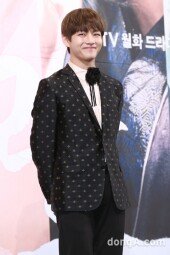 [동아포토]뷔 '형님들 귀여움 독차지하는 막내미소'