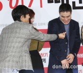 [동아포토]배성우 '부끄러워요'