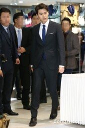 [동아포토]현빈 '단연 돋보이는 수트미남'