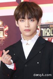 [동아포토]방탄소년단 뷔 '신비한 블루아이즈'