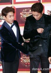 [동아포토]신화 앤디 '내 하트 여기있지?'