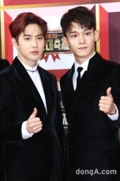 [동아포토]엑소 수호-첸 '카리스마 더블 따봉'