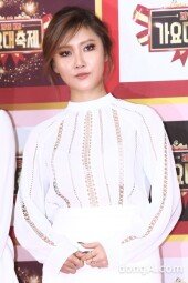 [동아포토]마마무 화사 '화이트로도 가릴 수 없는 카리스마'