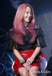 [동아포토]S.E.S 유진 '로희가 쏙 빼닮은 요정미소'