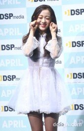 [동아포토]에이프릴 진솔 '하니만의 깜찍한 포즈'