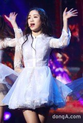 [동아포토]에이프릴 진솔 '봄의 요정의 인사'