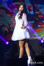 [동아포토]에이프릴 채원 '요정의 노래'