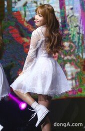 [동아포토]에이프릴 레이첼 '보조개가 매력인 봄의 요정'