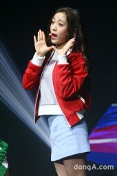 [동아포토]에이프릴 진솔 '놀란 토끼눈'