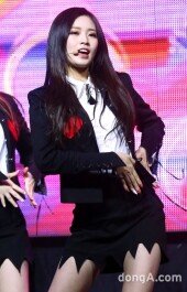 [동아포토]소나무 디애나 '깜찍한 안무'