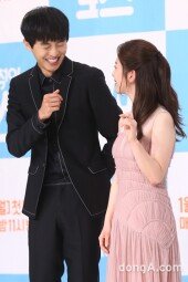 [동아포토]연우진 '내성적인 보스라 눈을 못 마주쳐'