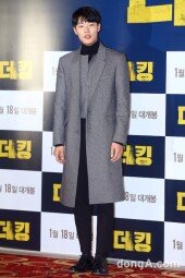 [동아포토]류준열 '상남자의 매력이 물씬~'