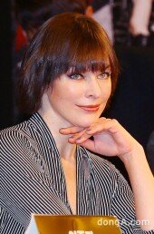 [동아포토]밀라 요보비치 '여전사의 눈빛'