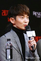 [동아포토]이준기 "밀라 요보비치 내한 약속 지켜줘서 감사하다"