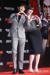 [동아포토]밀라 요보비치-이준기 '이런 케미 처음이죠?'