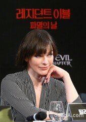 [동아포토]밀라 요보비치 '러블리로 무장한 여전사'