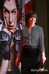 [동아포토]밀라 요보비치 '여전사의 사랑스러운 변신'