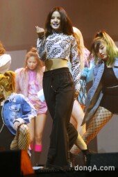 [동아포토]CLC 손 '저승사자 변신 무섭나요?'