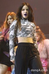 [동아포토]CLC 손 '파격적인 저승사자 콘셉트'