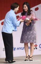 [동아포토]라미란 '주연상 수상에 싱글벙글~'