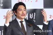[동아포토]조진웅 '손이 섬섬옥수죠?'