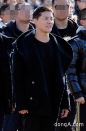 [동아포토]김준수 입대 '밝은 미소로 입대'