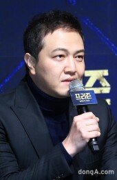 [동아포토]'프리즌' 정웅인, "한석규 의상 빼고 전부 칙칙했다" 폭소