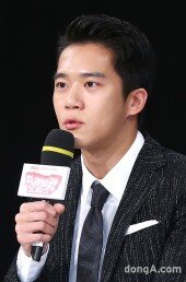 [동아포토]'자체발광 오피스' 하석진, "스스로에게 성장비디오가 될 드라마"