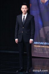 [동아포토]김동욱 '수트가 잘 어울리는 남자'
