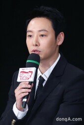 [동아포토]'자체발광 오피스' 김동욱, "커피프린스 넘는 작품이 되길"