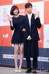 [동아포토]조이-이현우 '거짓말같은 비주얼 커플'