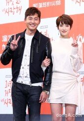 [동아포토]이정진-홍서영 '아직은 어색한 브이'