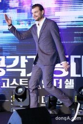 [동아포토]요한 필립 애스백 '로맨틱한 등장'