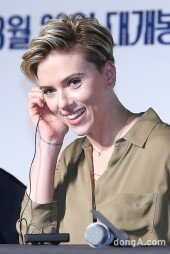[동아포토]스칼렛 요한슨 '무슨 이야기를 해볼까요'