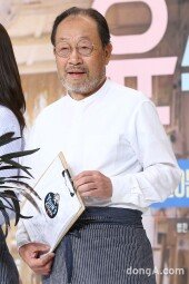 [동아포토]신구 '생애 첫 아르바이트 도전'