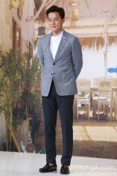 [동아포토]이서진 '윤식당 경영과 총무담당'