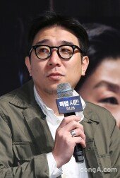 [동아포토]'특별시민' 박인제 감독, "권력에 대한 욕구 담아낸 영화"