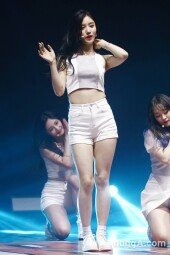 [동아포토]프리스틴 시연 '눈에 띄는 미모'