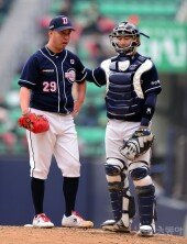 유희관, 4와1.3이닝 8피안타 5실점