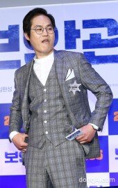 [동아포토]김성균 '성냥개비로 아재완성'