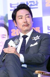 [동아포토]조진웅 '아재파탈의 잇 아이템 성냥개비'