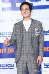 [동아포토]김성균 '프로수발러의 엄지척'