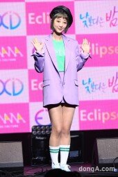 [동아포토]EXID 혜린 '작은 얼굴에 너무 큰 모자'