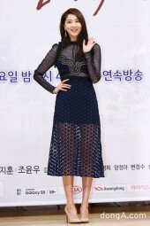 [동아포토]오윤아 '센언니의 파격룩'