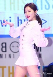 [동아포토]라붐 소연 '사르르 녹는 무대'